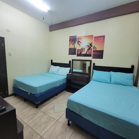 B Aparts Hotel Coxen Hole エクステリア 写真
