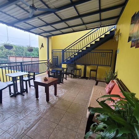 B Aparts Hotel Coxen Hole エクステリア 写真