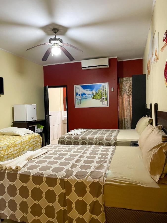 B Aparts Hotel Coxen Hole エクステリア 写真