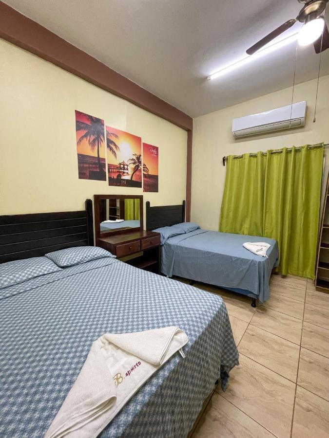B Aparts Hotel Coxen Hole エクステリア 写真