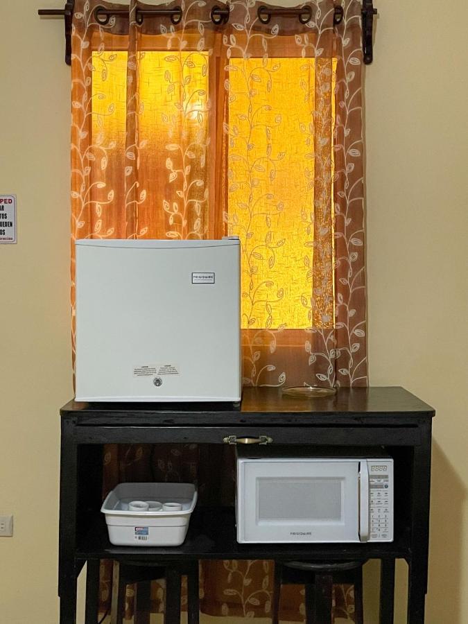 B Aparts Hotel Coxen Hole エクステリア 写真