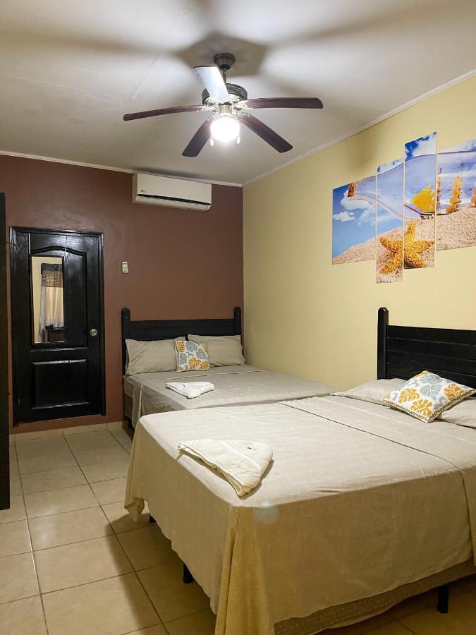 B Aparts Hotel Coxen Hole エクステリア 写真