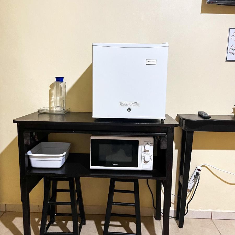 B Aparts Hotel Coxen Hole エクステリア 写真