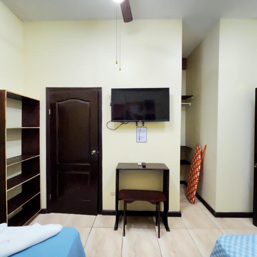 B Aparts Hotel Coxen Hole エクステリア 写真