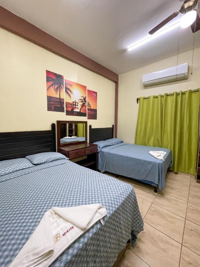 B Aparts Hotel Coxen Hole エクステリア 写真