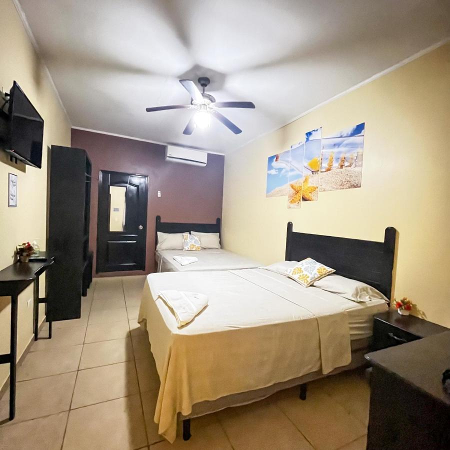 B Aparts Hotel Coxen Hole エクステリア 写真