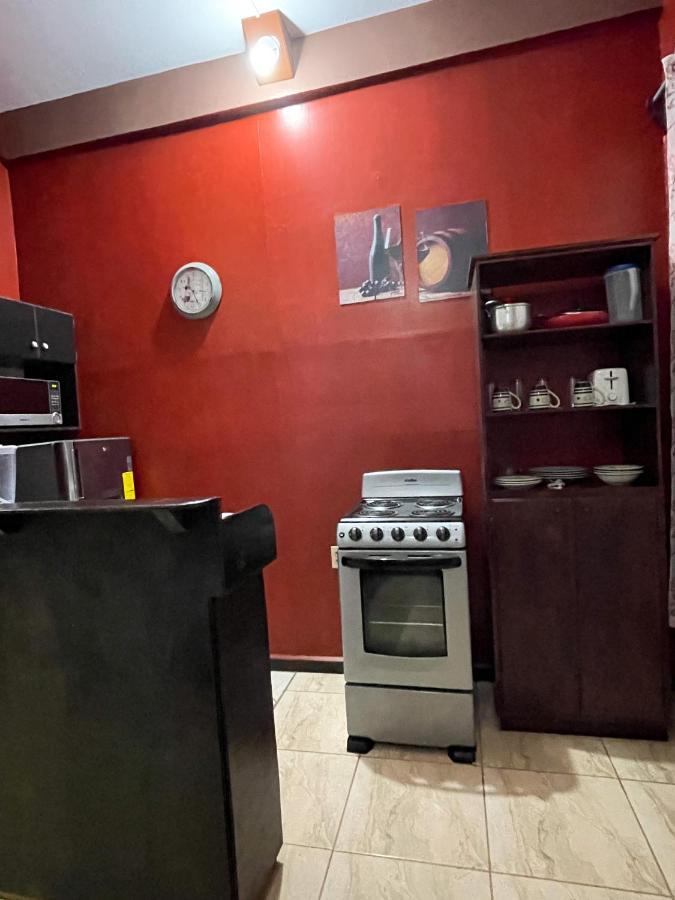 B Aparts Hotel Coxen Hole エクステリア 写真