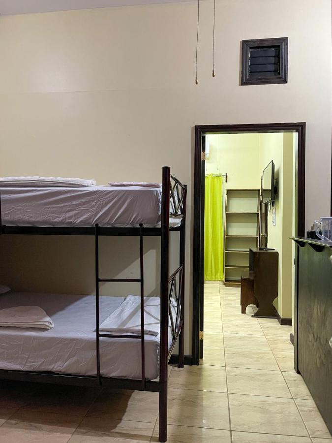 B Aparts Hotel Coxen Hole エクステリア 写真