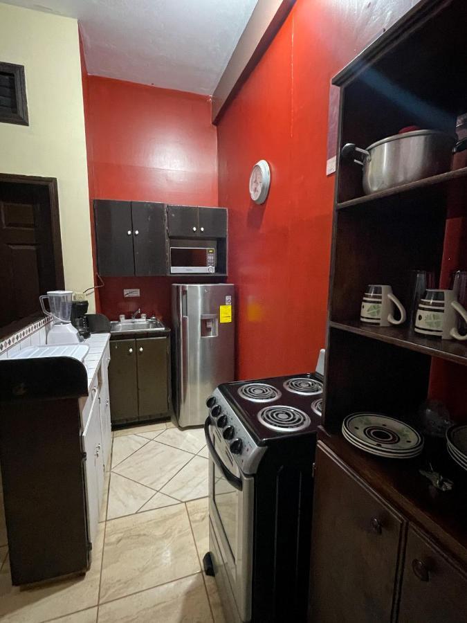 B Aparts Hotel Coxen Hole エクステリア 写真