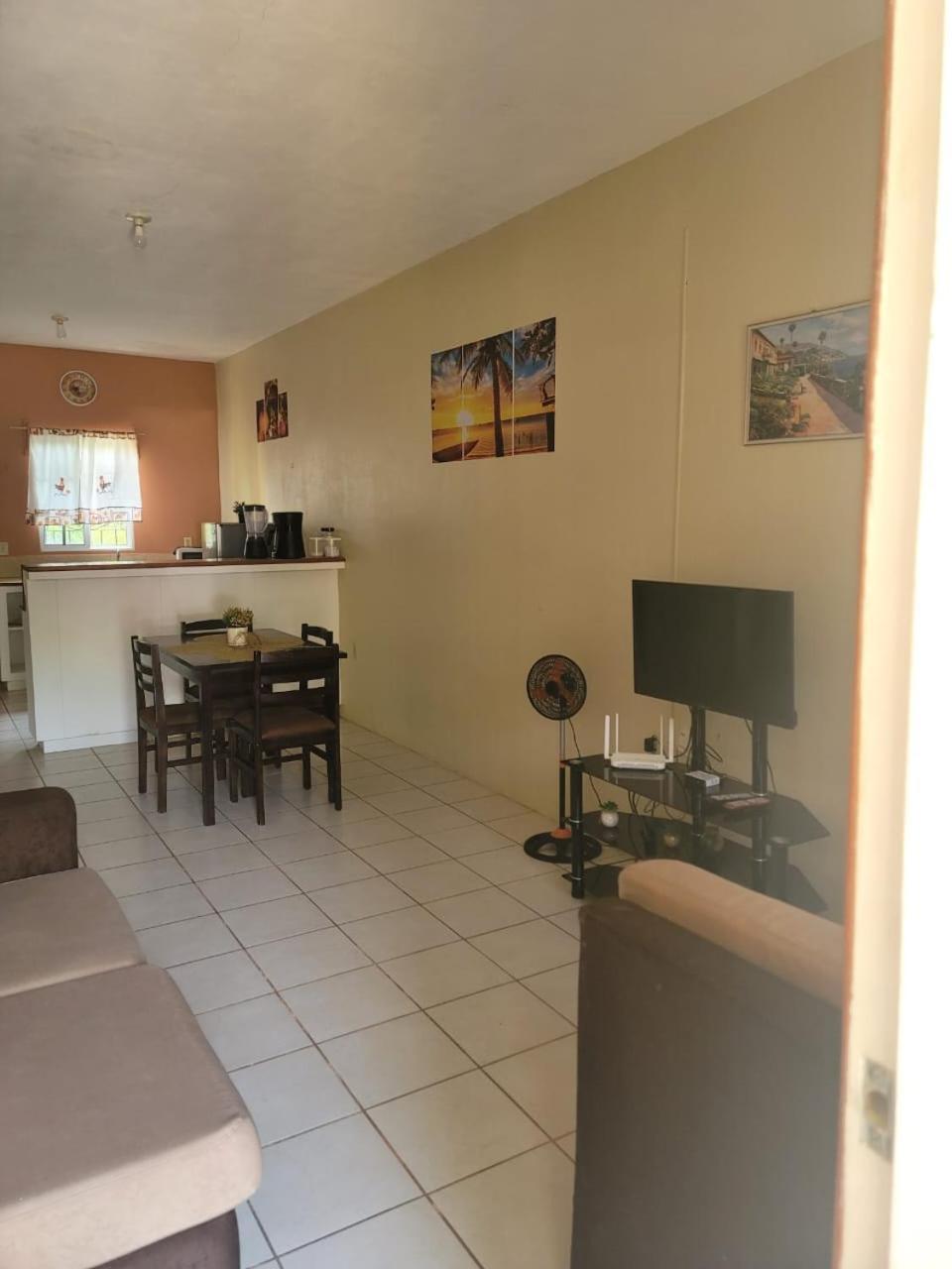 B Aparts Hotel Coxen Hole エクステリア 写真