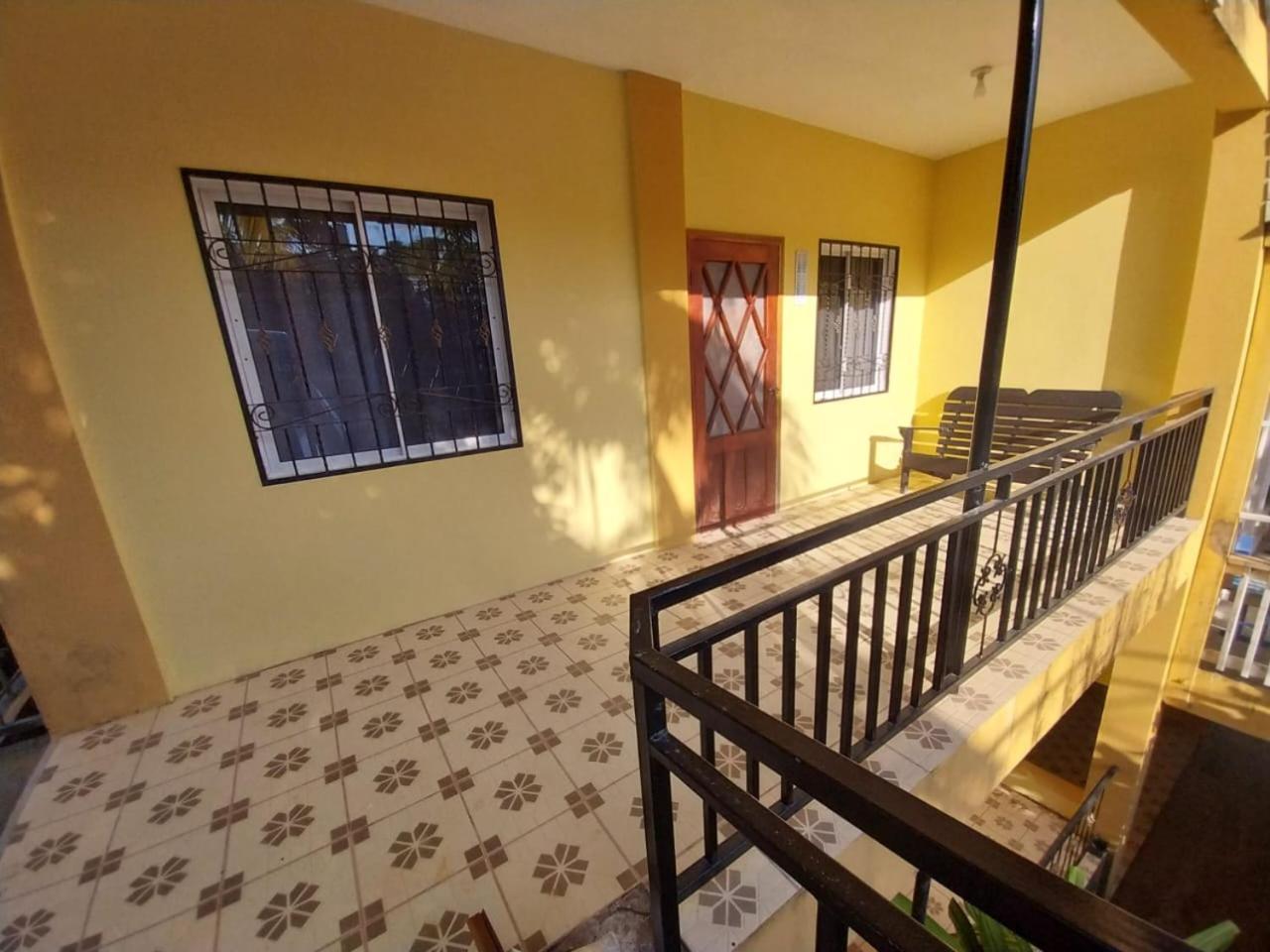 B Aparts Hotel Coxen Hole エクステリア 写真