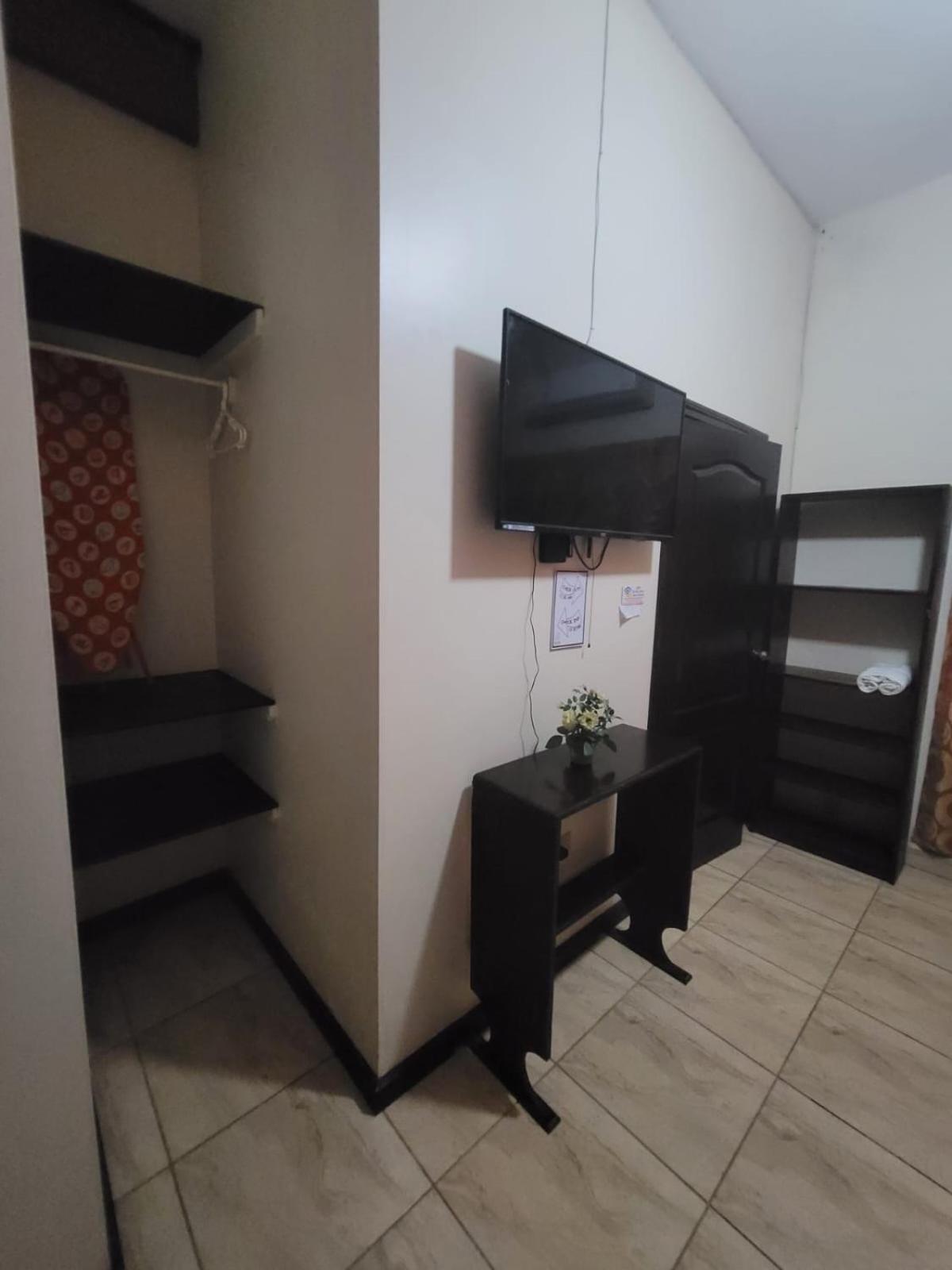 B Aparts Hotel Coxen Hole エクステリア 写真