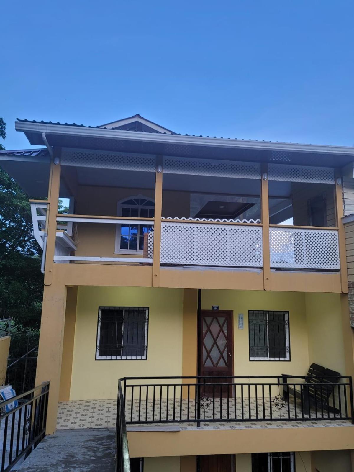 B Aparts Hotel Coxen Hole エクステリア 写真