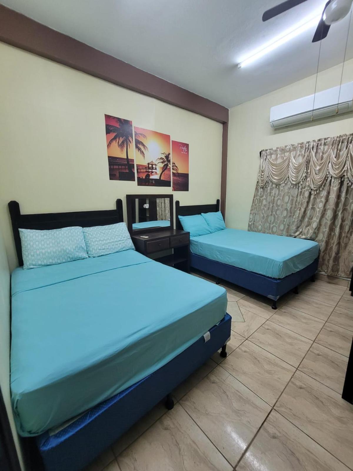 B Aparts Hotel Coxen Hole エクステリア 写真