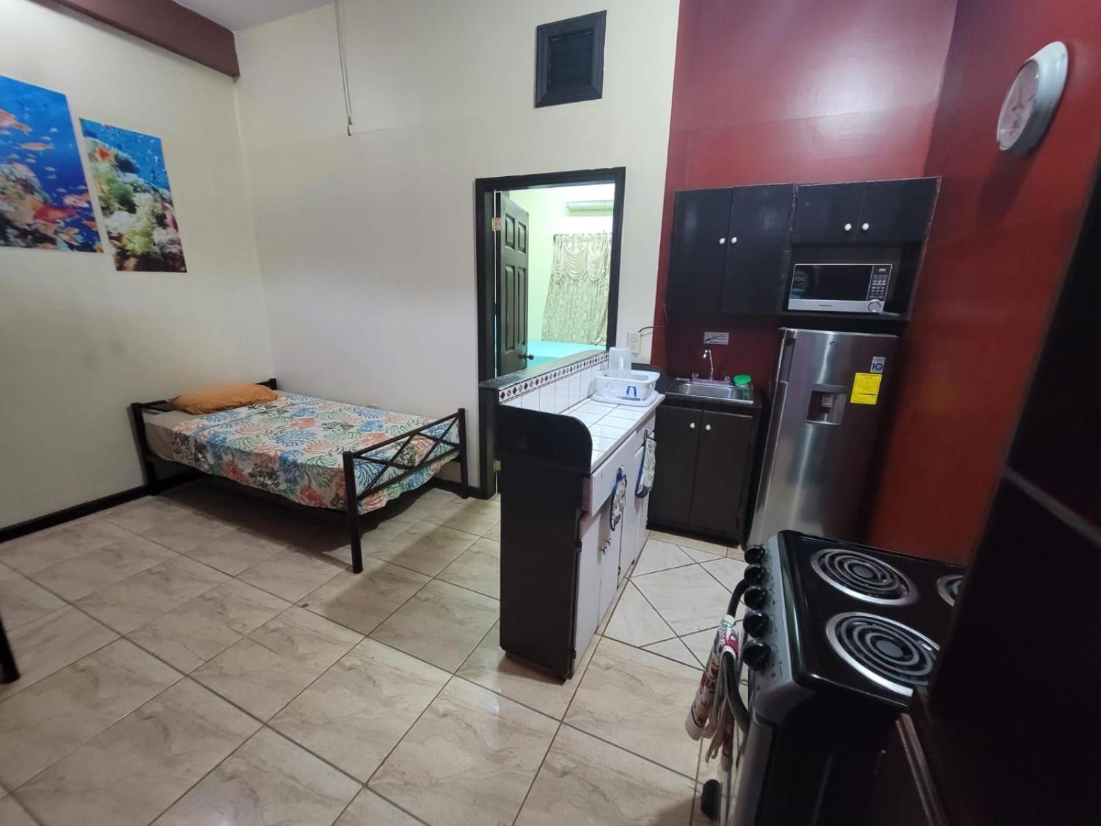 B Aparts Hotel Coxen Hole エクステリア 写真