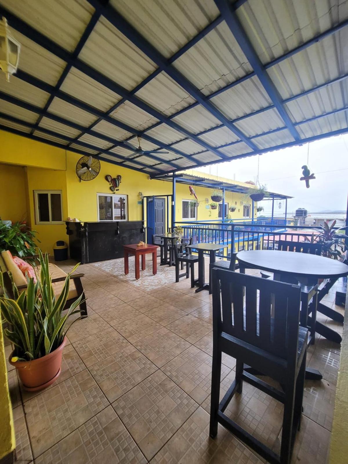 B Aparts Hotel Coxen Hole エクステリア 写真